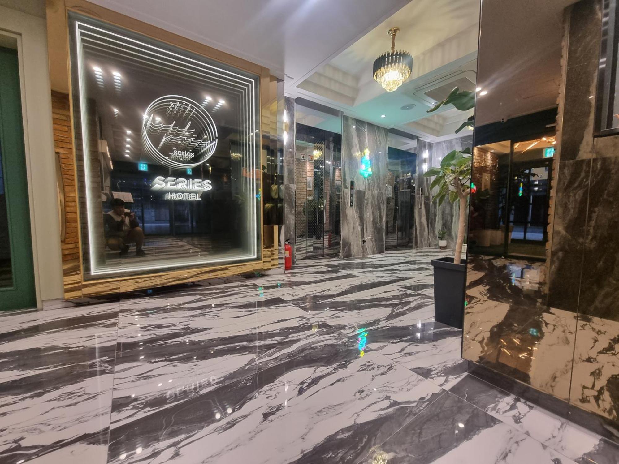 Series Hotel Gyeongju Buitenkant foto