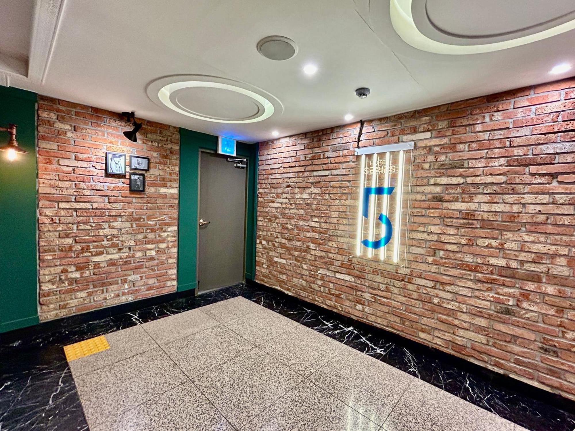 Series Hotel Gyeongju Buitenkant foto